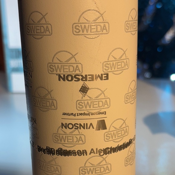 Tundra Stainless Steel Copper Water Bottle 20 oz White NWT - Picture 3 of 11